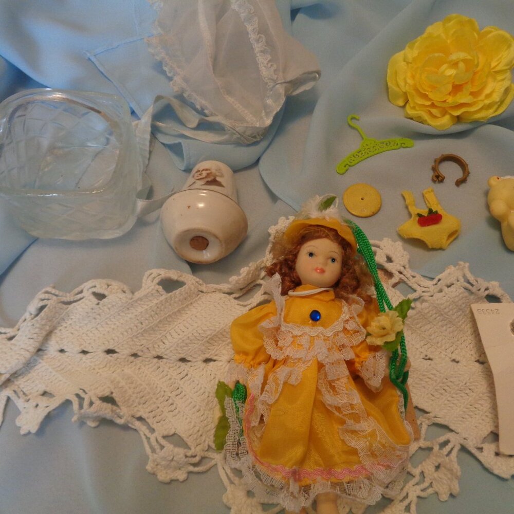 DOLLIE GLASS BASKET WASHINGTON SALT DOILY DODADS ETC LOT